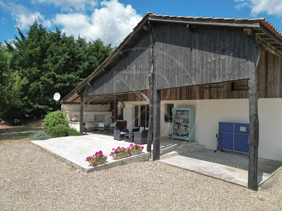 Élégant domaine viticole avec hébergements de vacances - photo 13