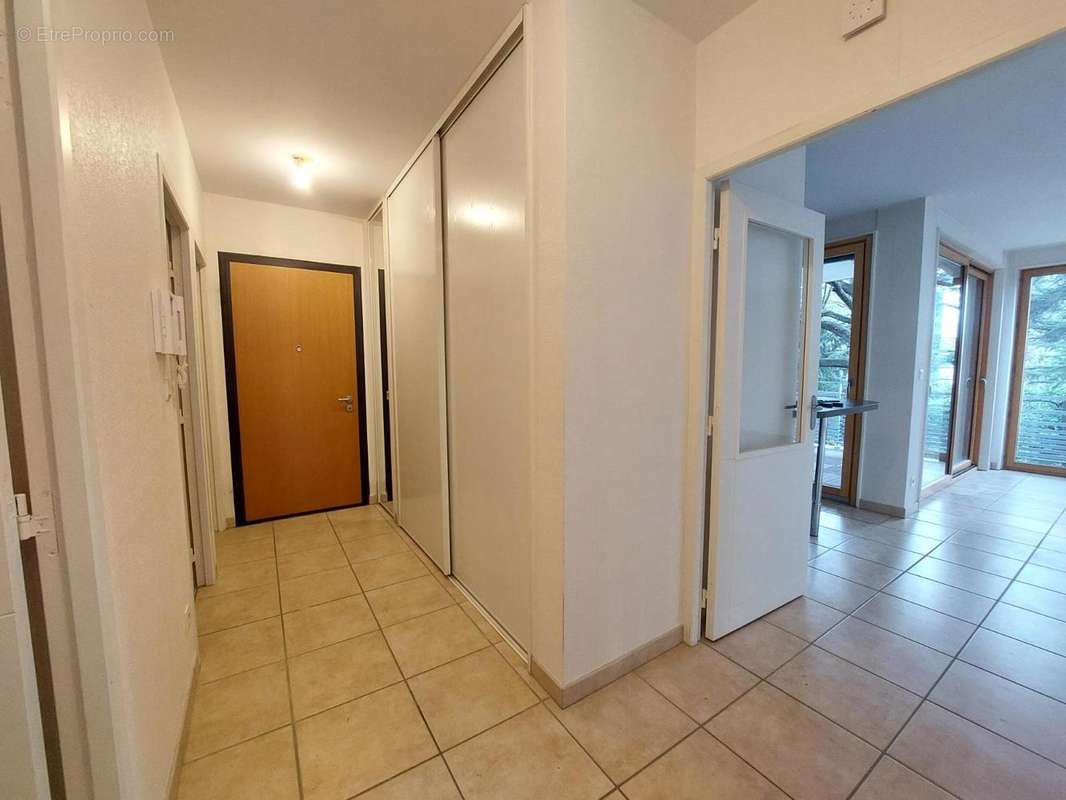   - Appartement à MEYLAN