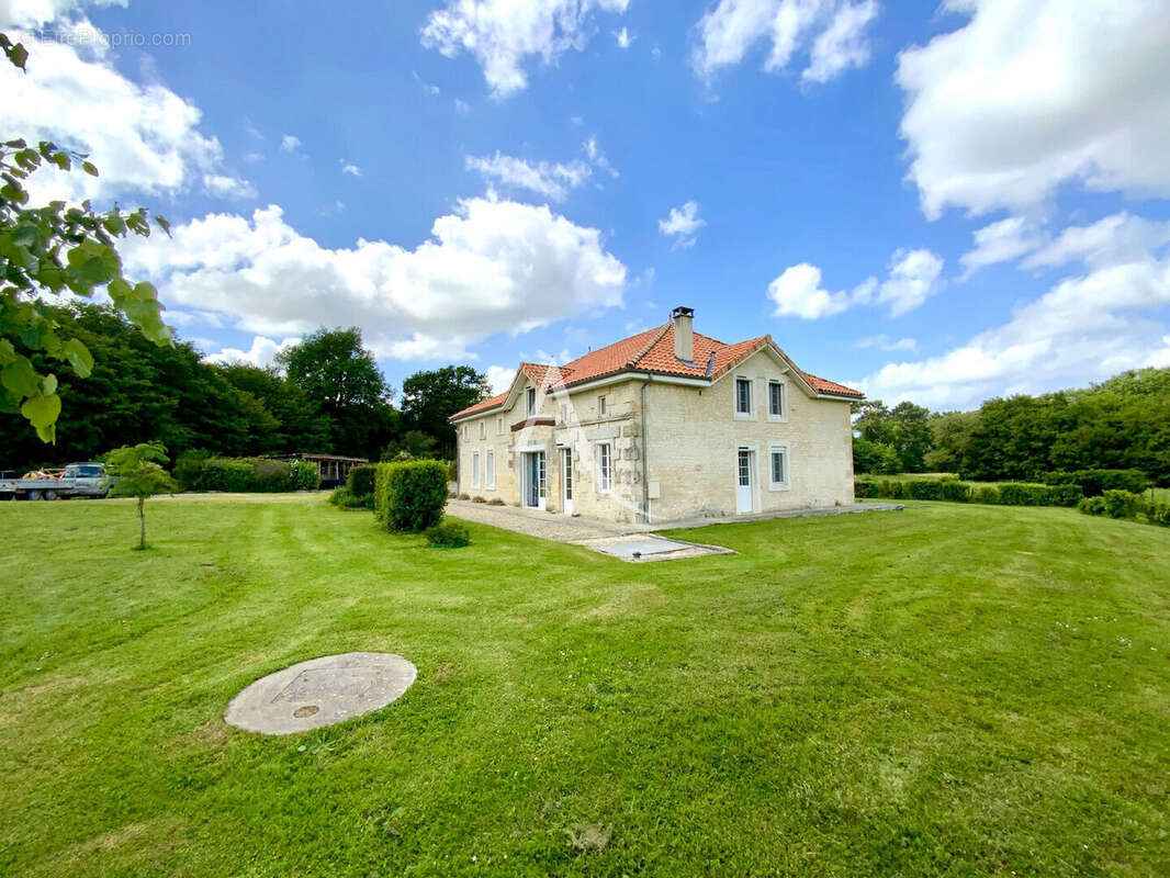 Maison à JONZAC