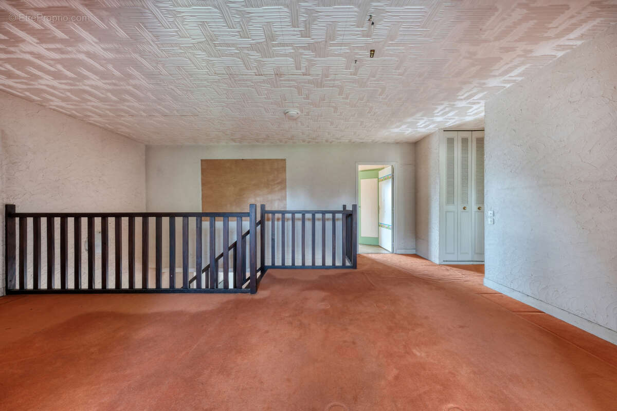 Maison familiale 10 pieces - 6 chambres - sous sol total - terrain de 1800m2 - photo 23
