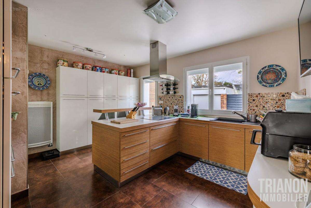 Maison à LE MESNIL-SAINT-DENIS