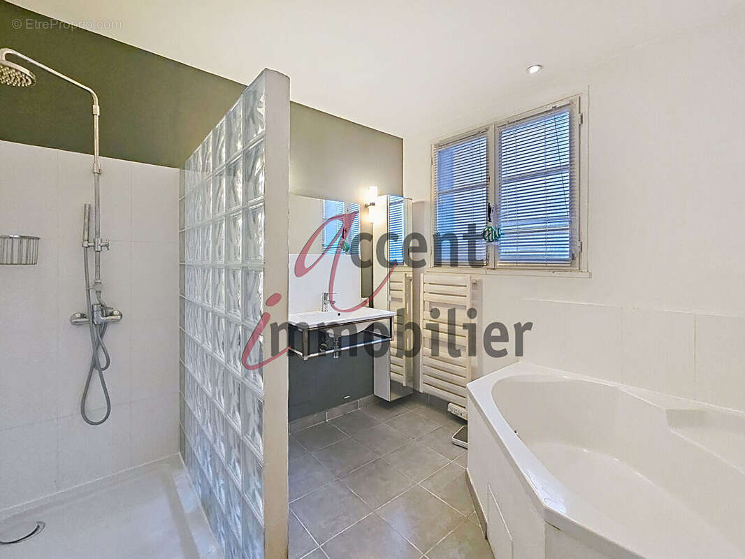 Maison à L&#039;ISLE-SUR-LA-SORGUE