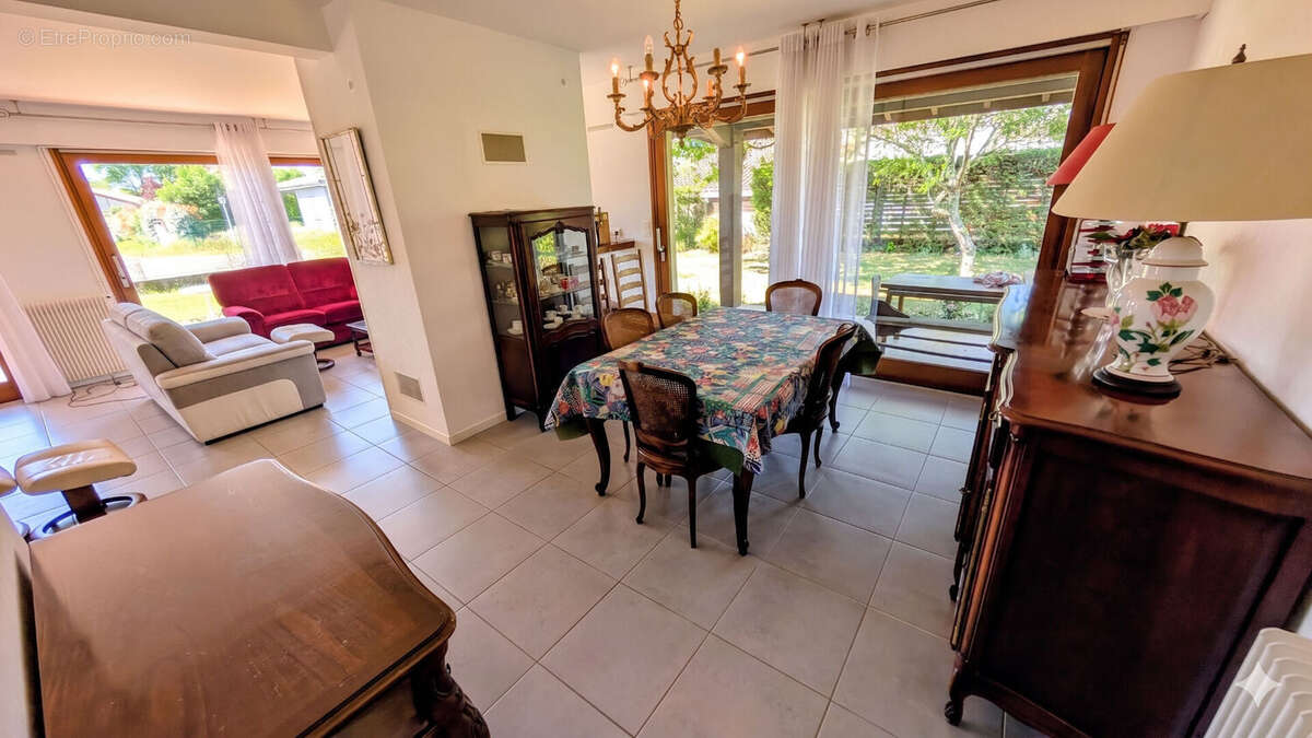 Belle villa cossue F8 sur terrain arboré 900 m² - photo 8