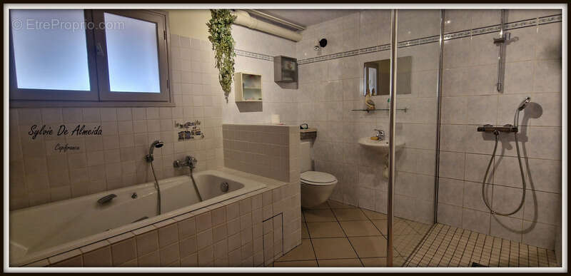 Maison à BAGE-LA-VILLE