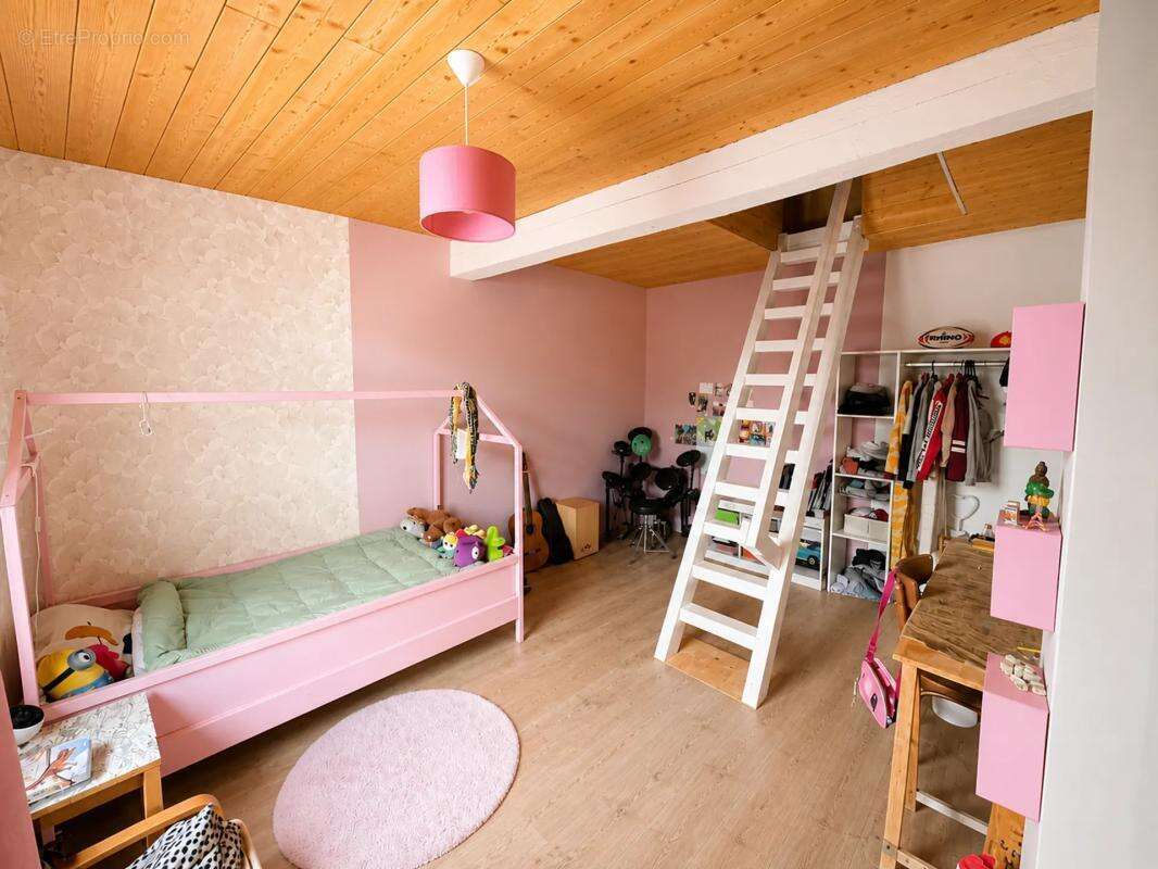 Maison rénovée avec terrain constructible - photo 7