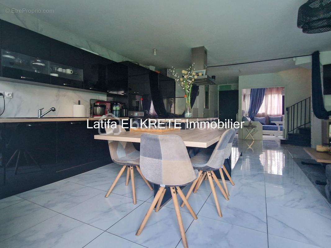 Maison à CHENNEVIERES-SUR-MARNE