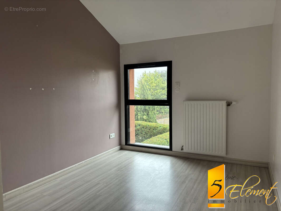 Maison à LA TOUR-DE-SALVAGNY