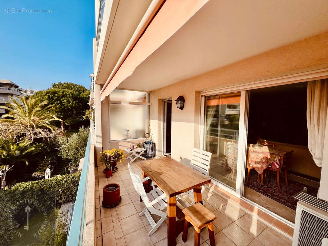 Appartement à SAINT-LAURENT-DU-VAR