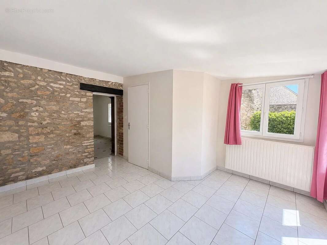 Maison familiale avec logement indépendant et dépendances - photo 2
