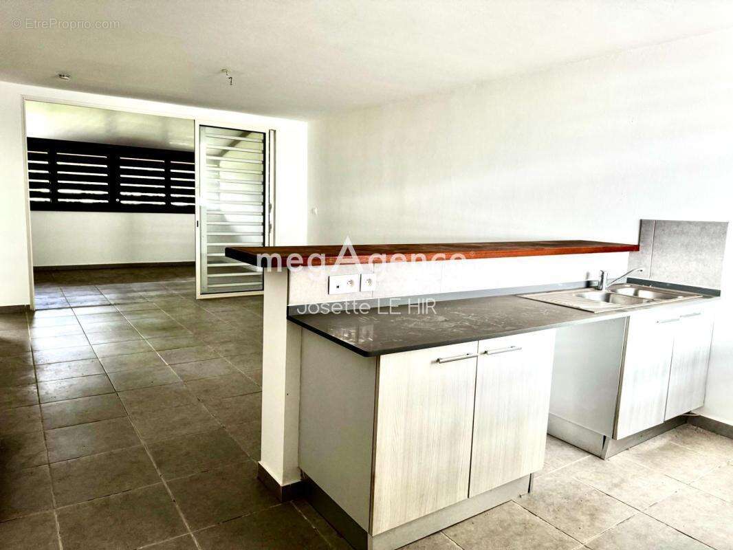 Appartement à REMIRE-MONTJOLY