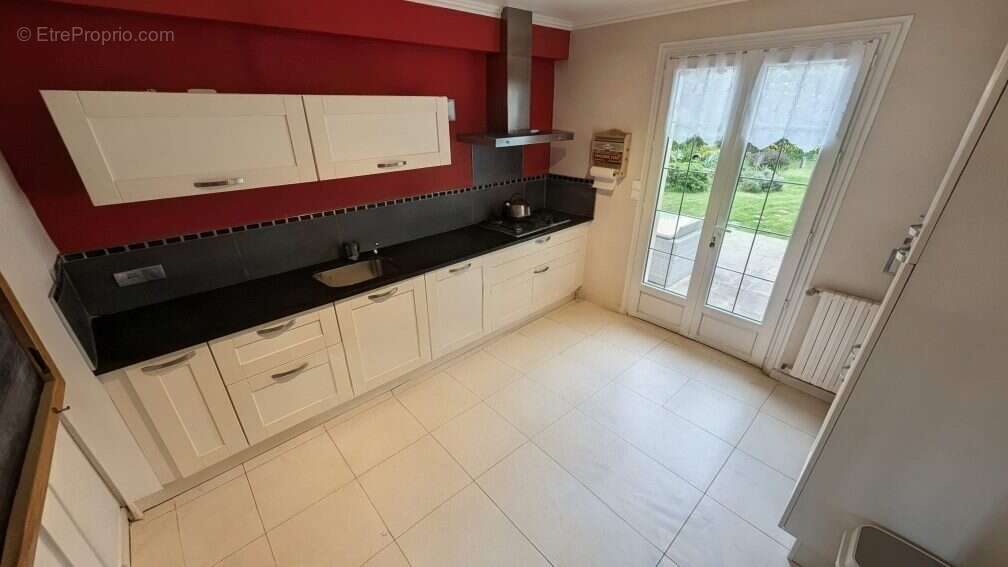 terrasse sud avec barbecue  - Maison à HILLION