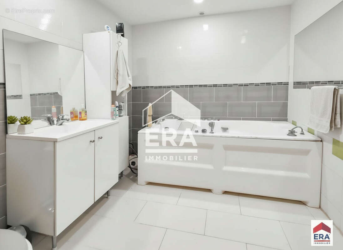 Maison semi plein pied - 175 m² - Jardin - Garage double - Lys-Lez-Lannoy - photo 7