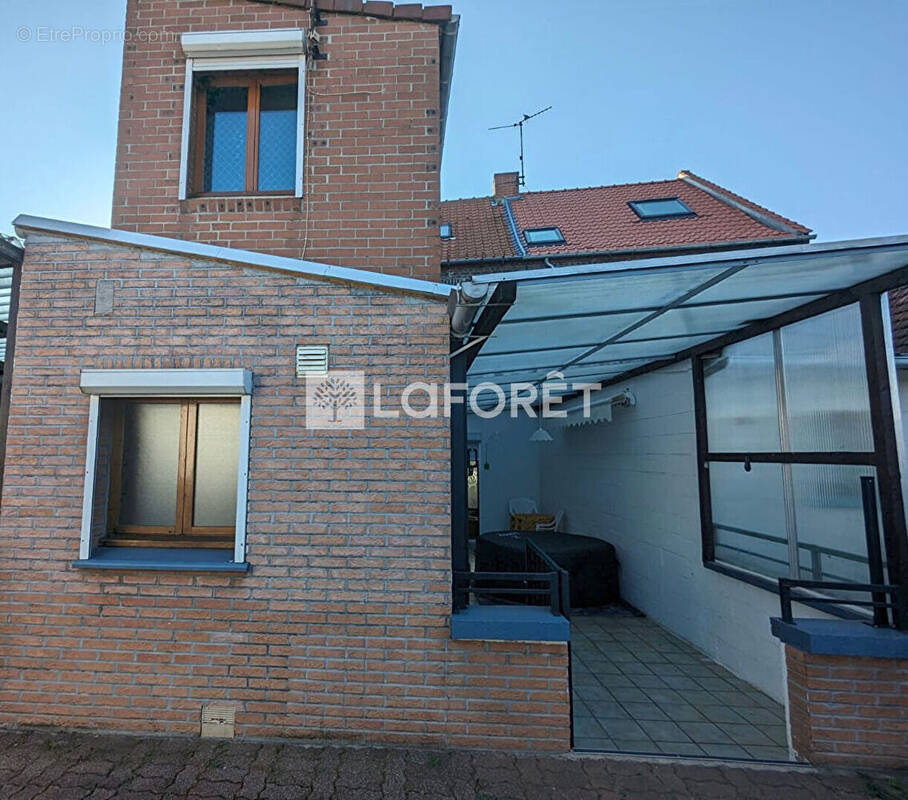 Maison à OSTRICOURT