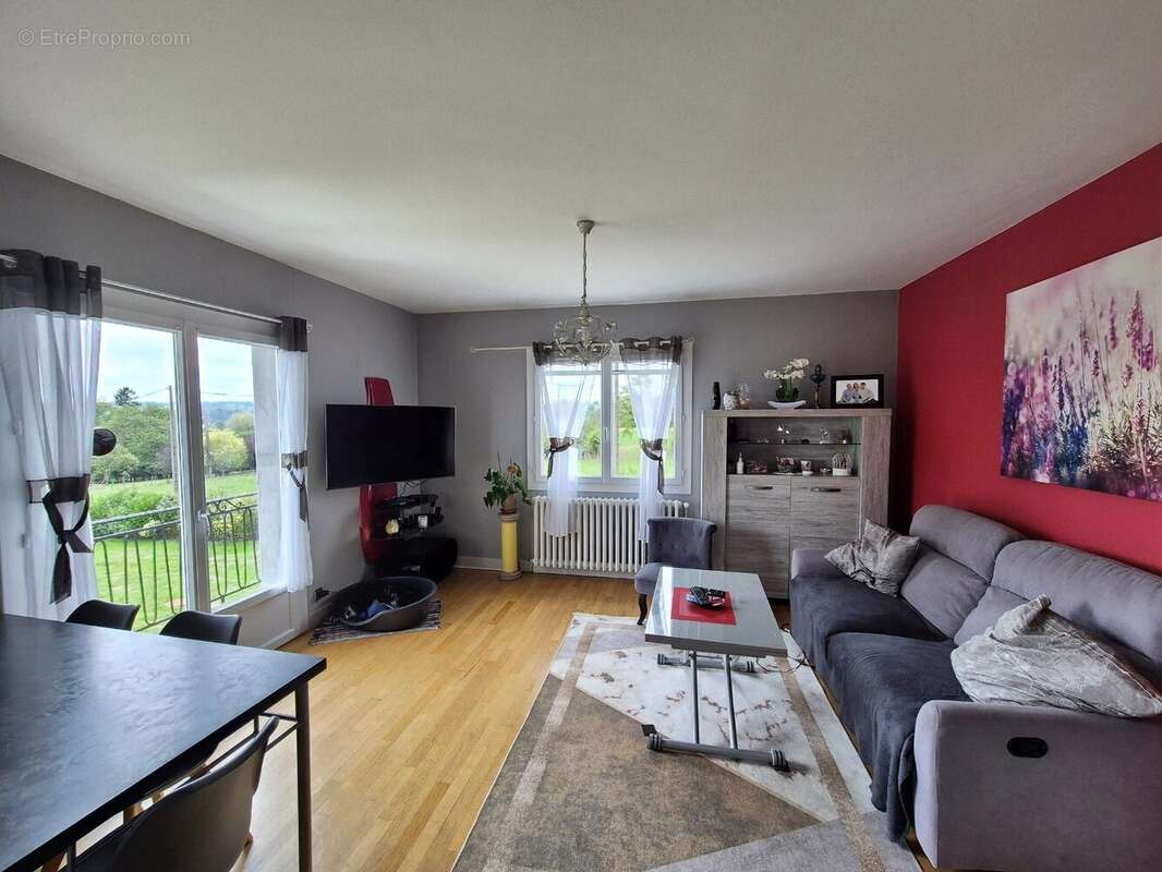 Maison à SAINT-LAURENT-SUR-GORRE