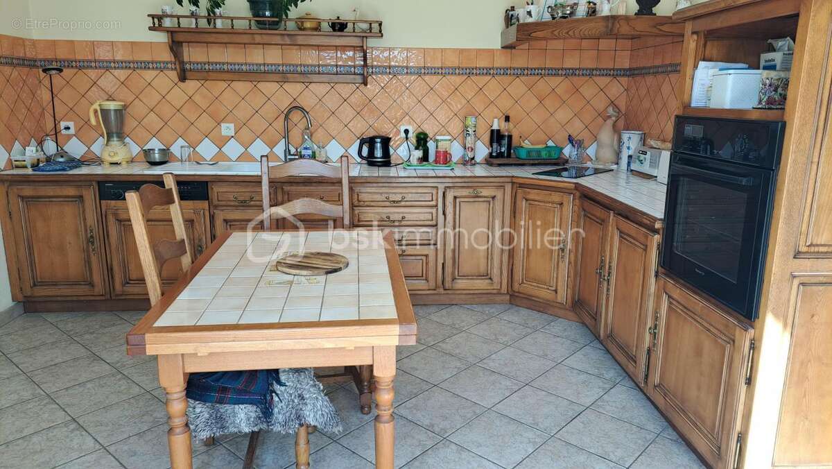 Maison à LA CHAPELLE-GONAGUET