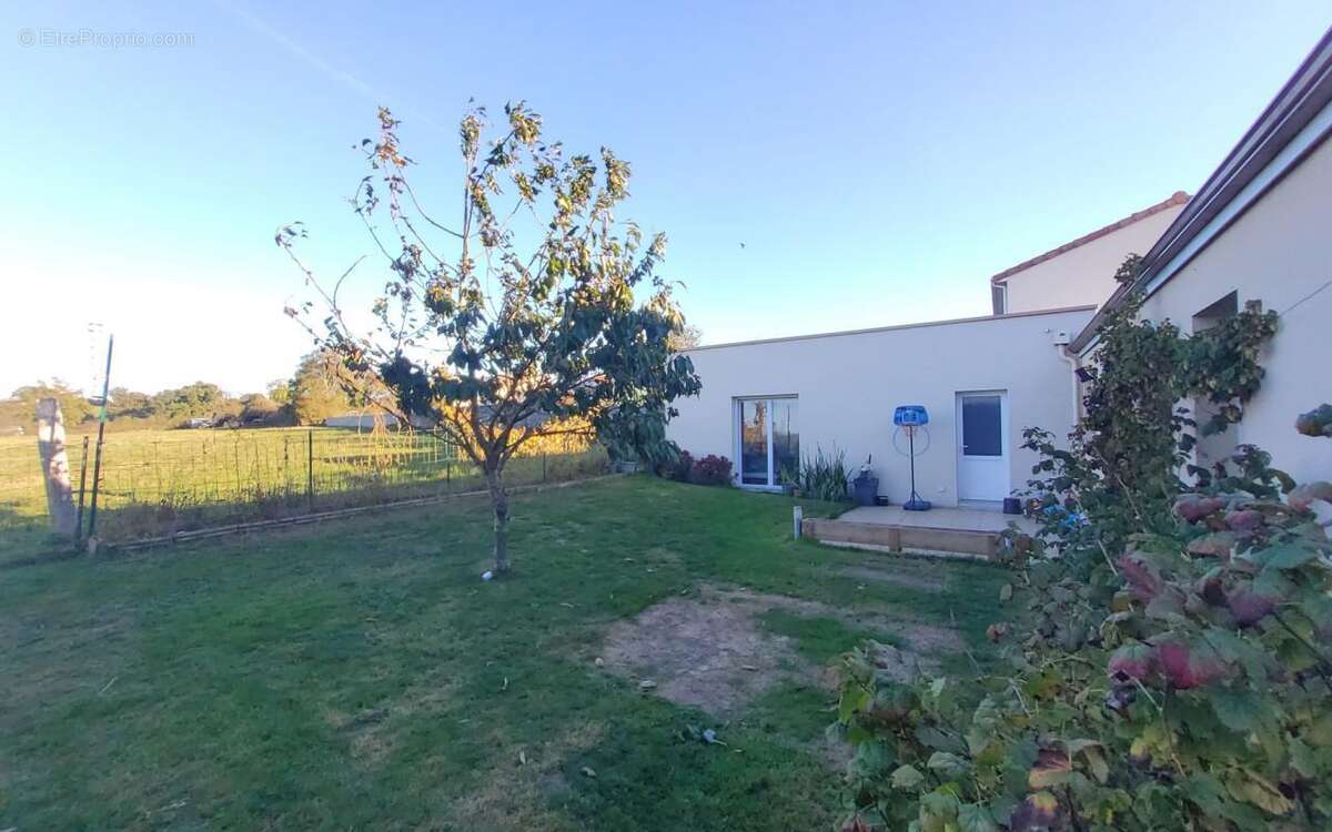 Maison à SAINT-GEORGES-DES-GARDES