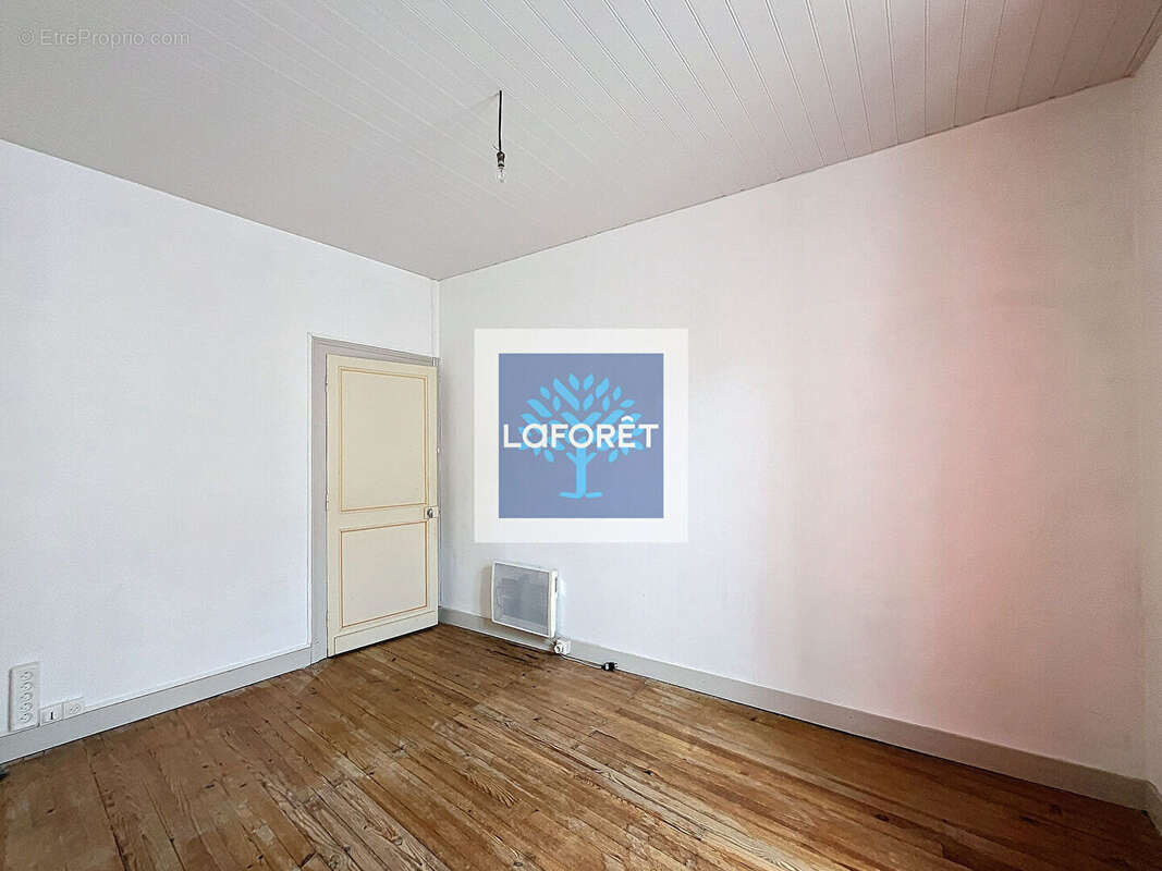 Maison à MONTLIEU-LA-GARDE