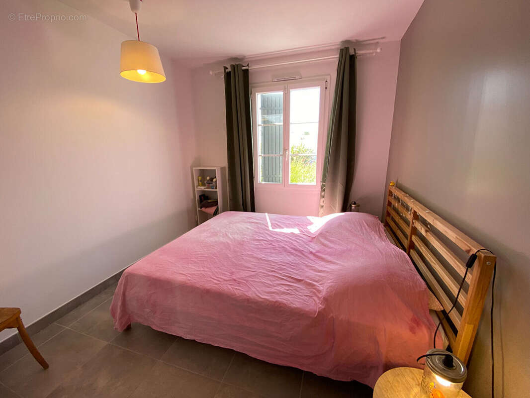SAINT DENIS - très belle Villa de 2018 - 6 chambres - 153 m2 - photo 16