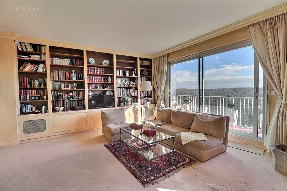 Appartement à LE MESNIL-LE-ROI