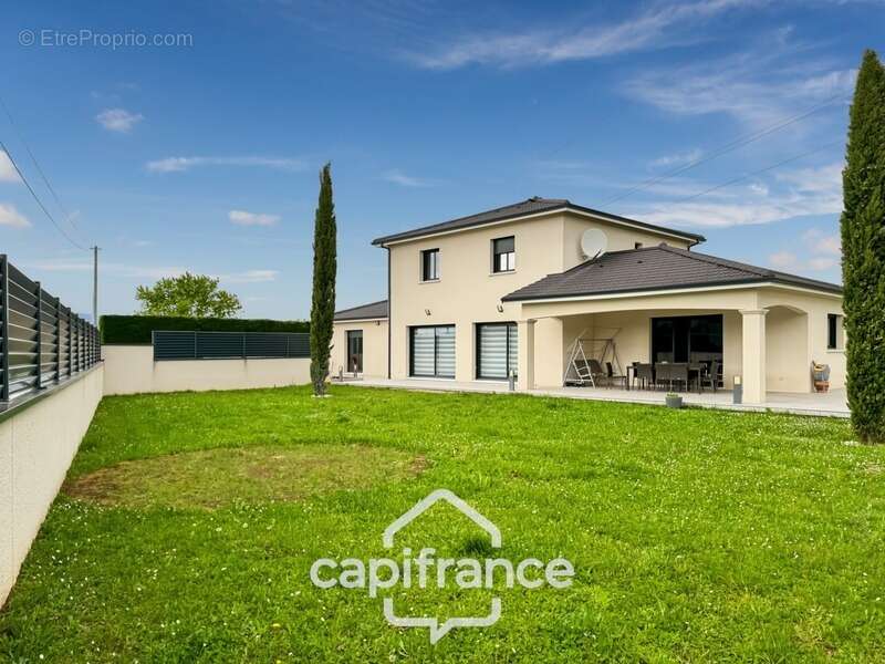 Maison à CLONAS-SUR-VAREZE