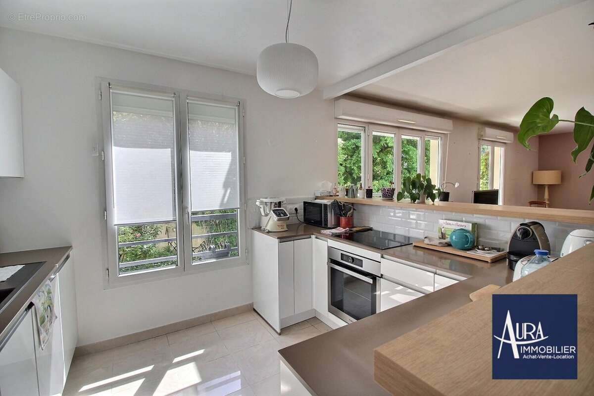 0_0008 - Appartement à LES LILAS