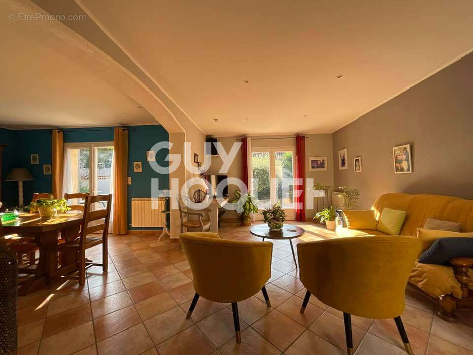 Maison à CHATEAUNEUF-DE-GADAGNE