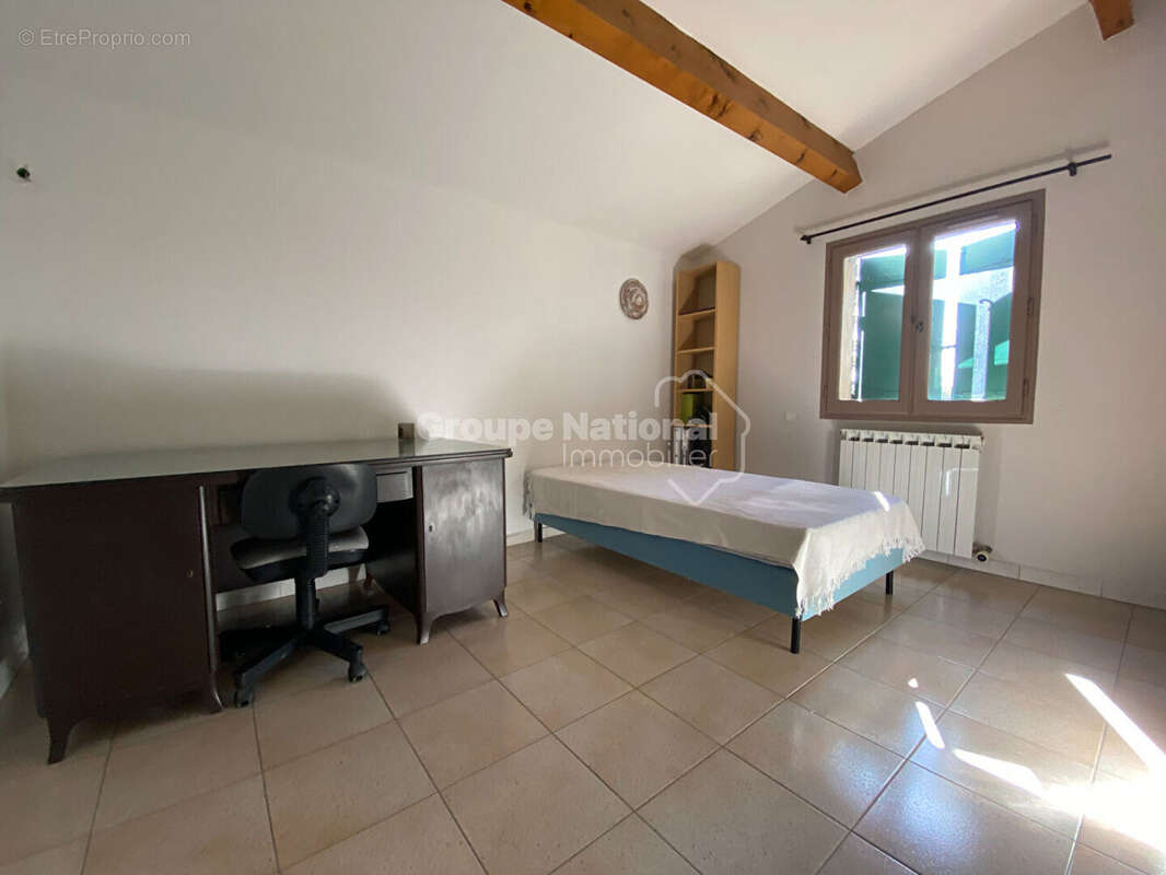 St Remy de Provence, maison + 2 appartements + piscine sur 1234 m² de terrain - photo 8