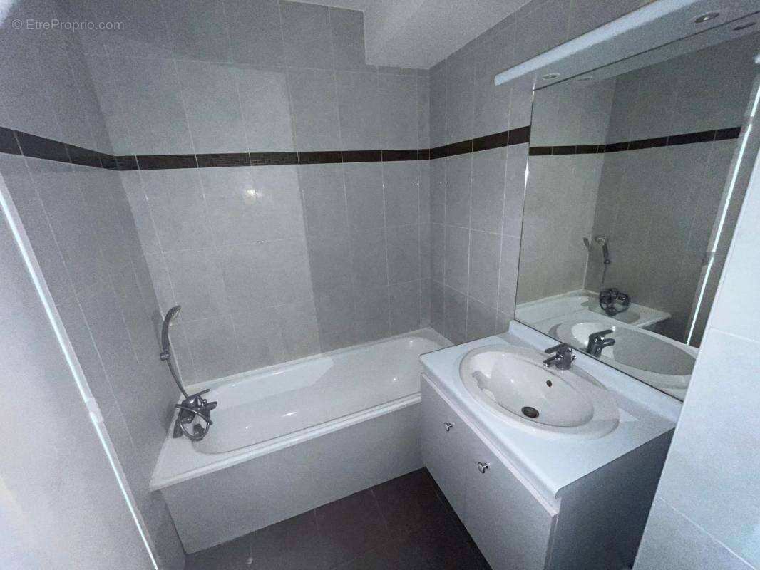 Appartement penthouse 2 pièces hyper centre de Chelles - photo 6