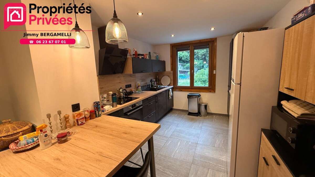 PASSY  Maison familiale entièrement rénovée avec deux appartements, dépendances et fort potentiel d'aménagement - photo 4