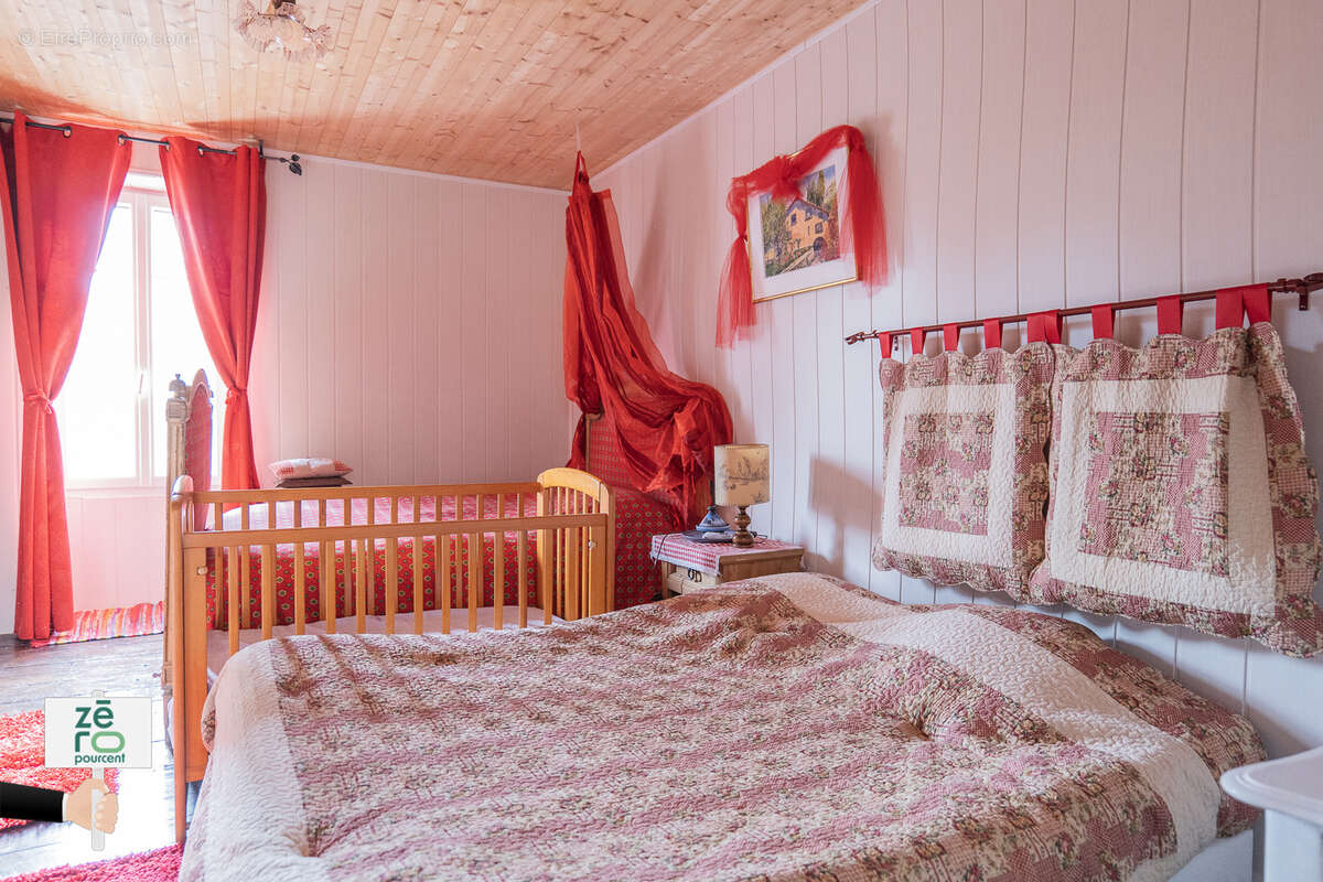 Maison à LES MAGNILS-REIGNIERS