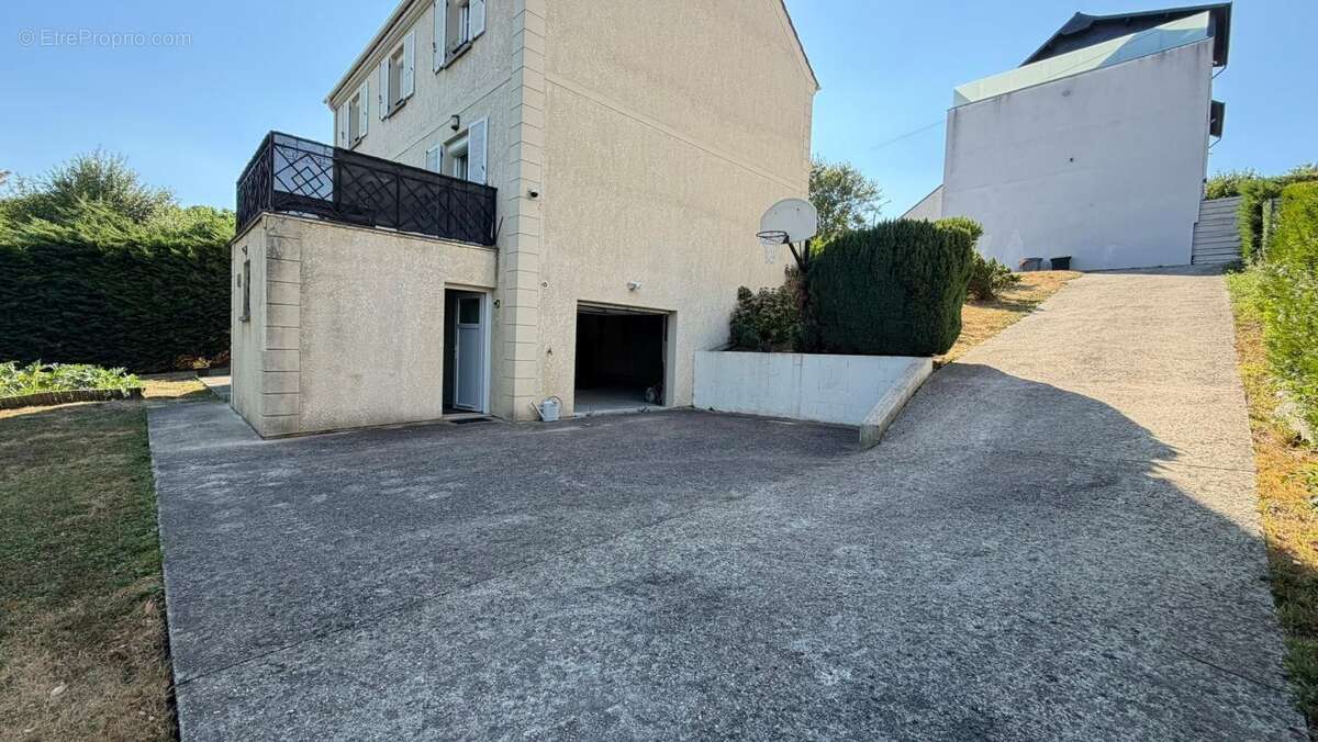 exclusivité NEUILLY PLAISANCE Maison individuelle, 5 chambres, 700 m² de terrain À Vendre - photo 4