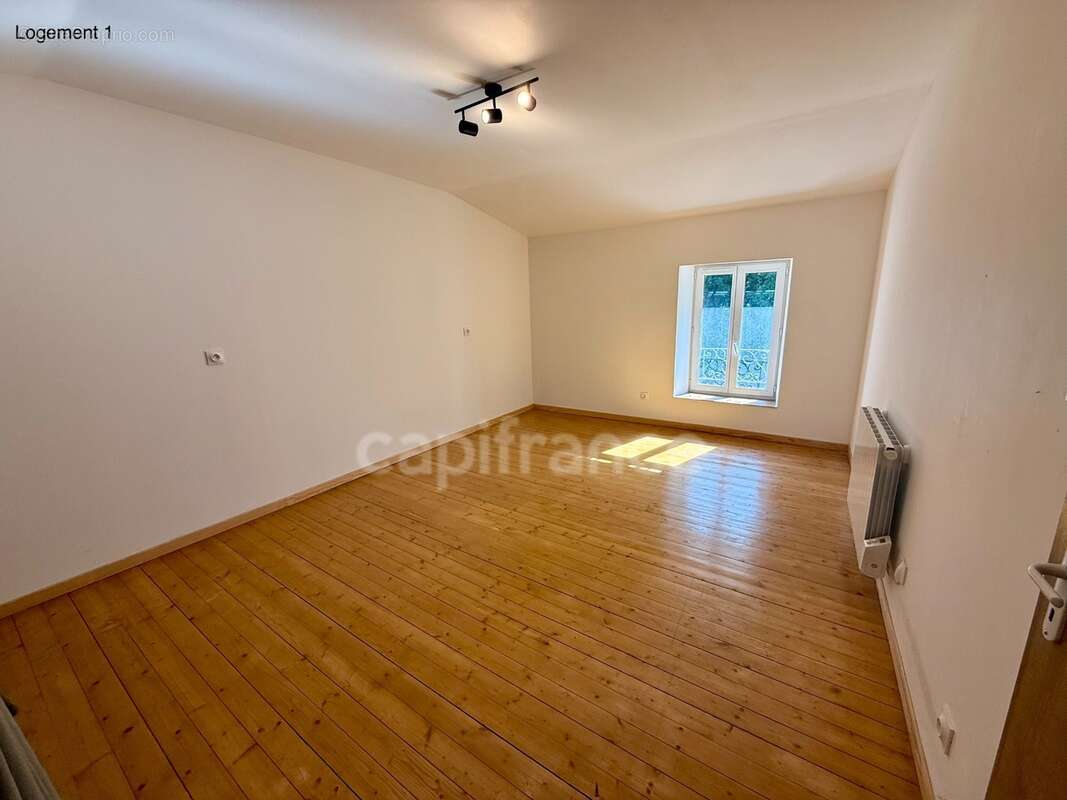 Maison avec deux logements indépendants : une opportunité rare pour habiter, investir ou réunir plusieurs générations - photo 25