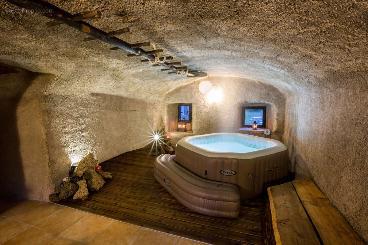 Maison à CASTANET-LE-HAUT