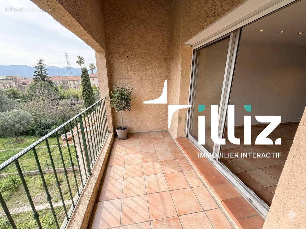 Appartement à COGOLIN