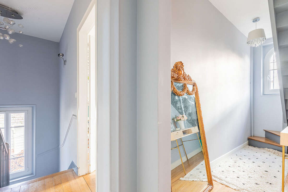 Maison à VERRIERES-LE-BUISSON