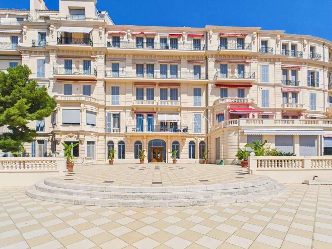 Appartement à ROQUEBRUNE-CAP-MARTIN