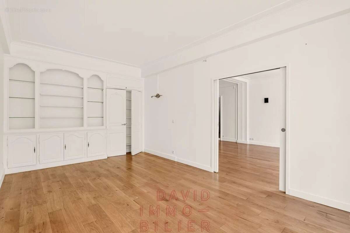 Appartement à PARIS-16E