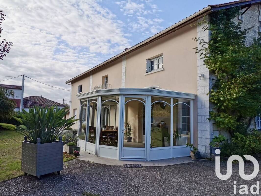 Photo 1 - Maison à BARBEZIEUX-SAINT-HILAIRE