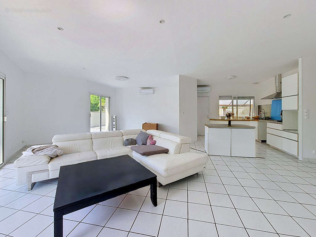 Maison à BLANQUEFORT