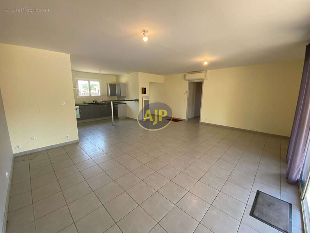 VENDAYS bourg Maison  4 pièce(s) - photo 3