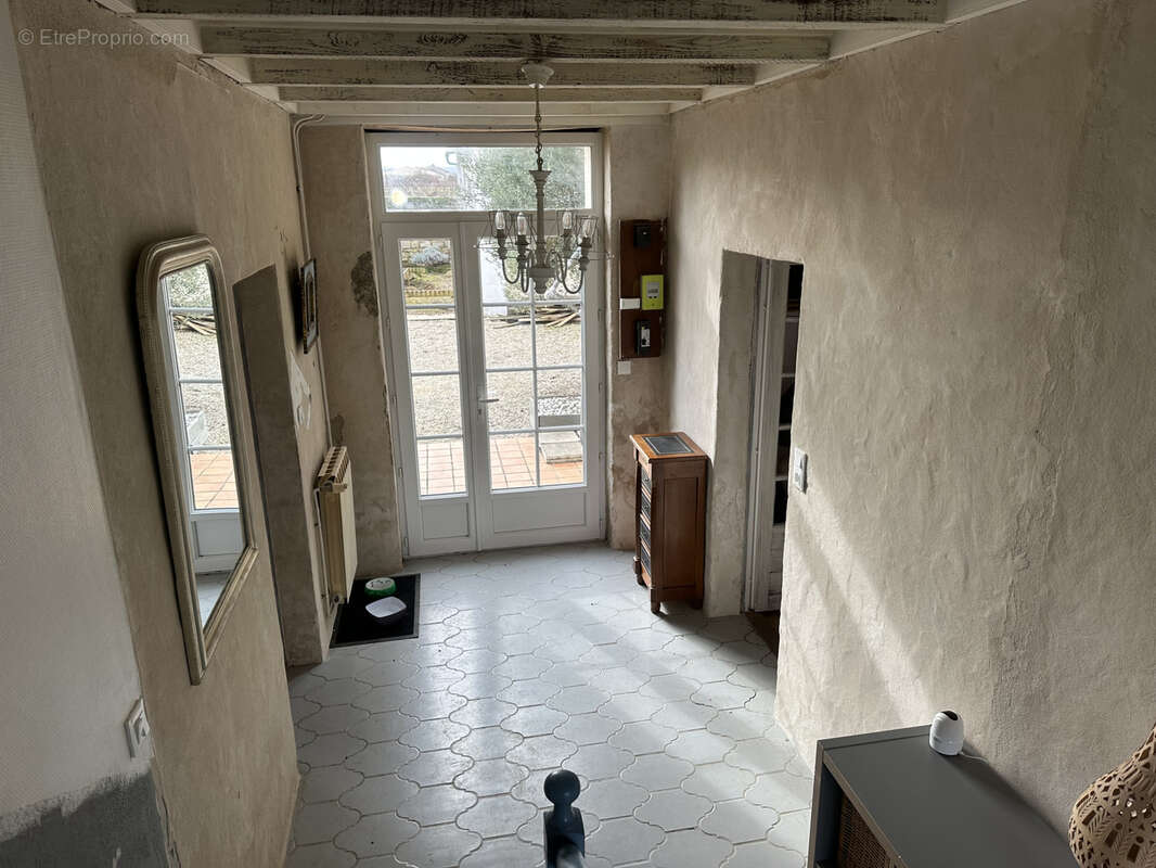 Maison de caractère au cœur de la campagne charentaise. - photo 3