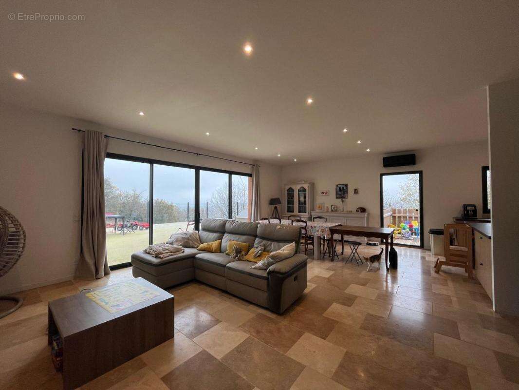 Maison à SAINT-DENIS-LES-MARTEL