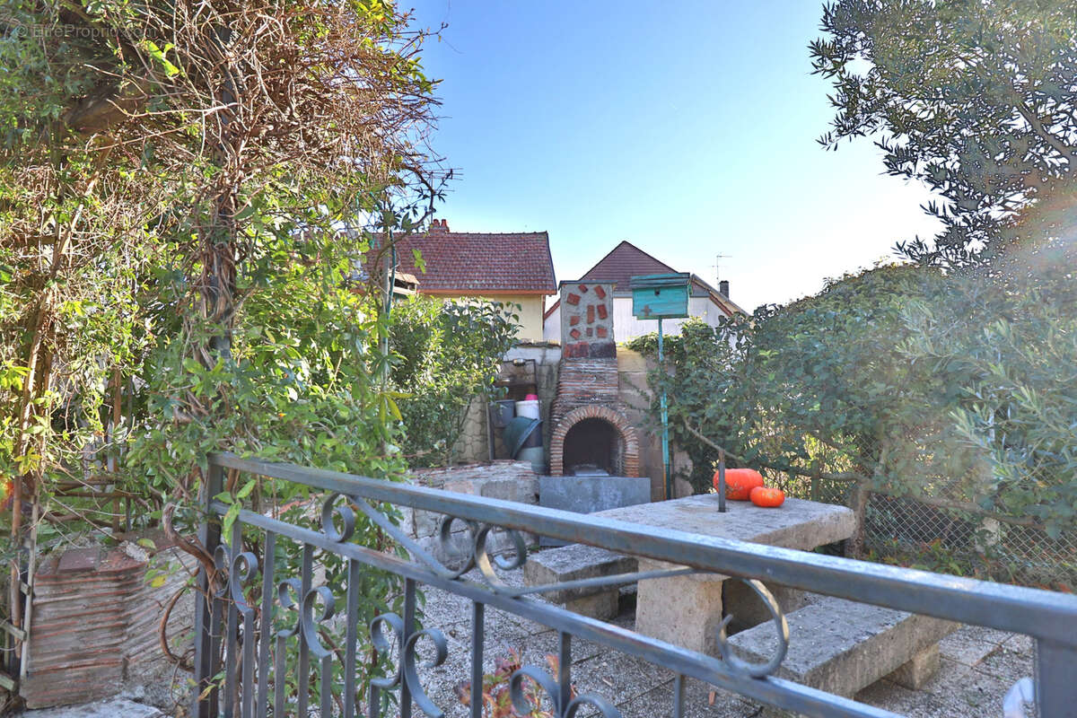 Maison à SAINT-PARRES-AUX-TERTRES