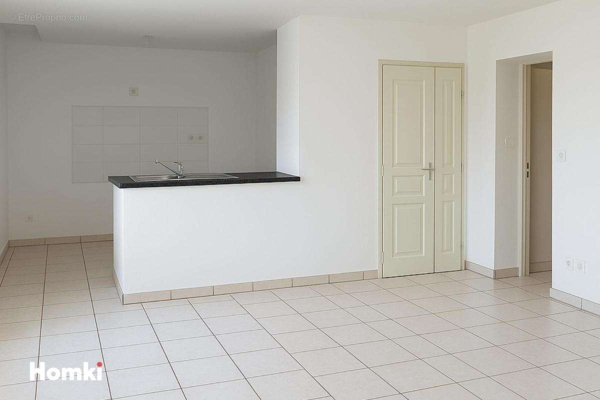 Appartement T3 de 68 m2 à Perpignan 66000, Place de la République - photo 3