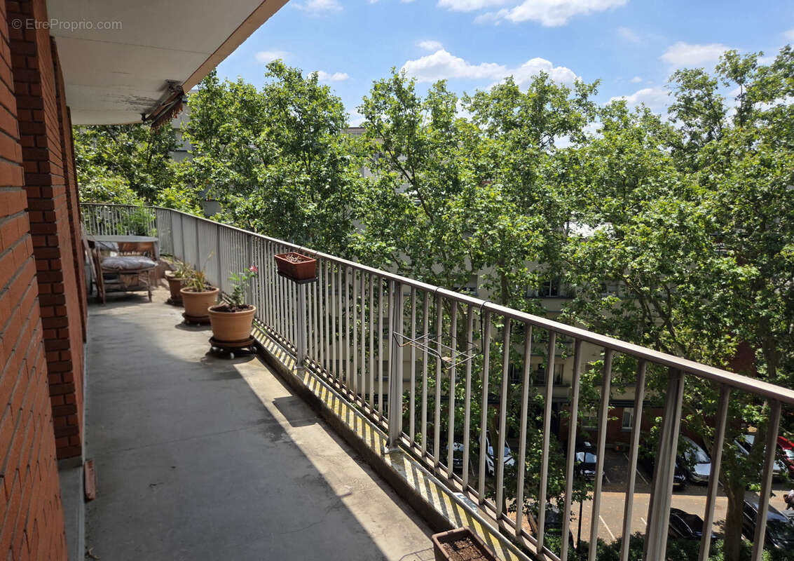 T4 traversant 108 m2 - Grand Rond - 2 terrasses (42 m2) et vue dégagée - parking - photo 11