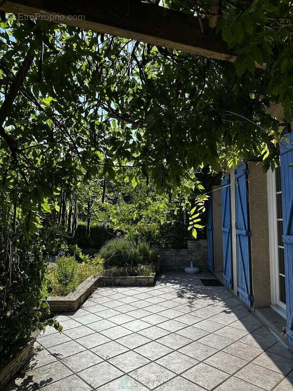 Maison à SAINT-ETIENNE-DU-ROUVRAY