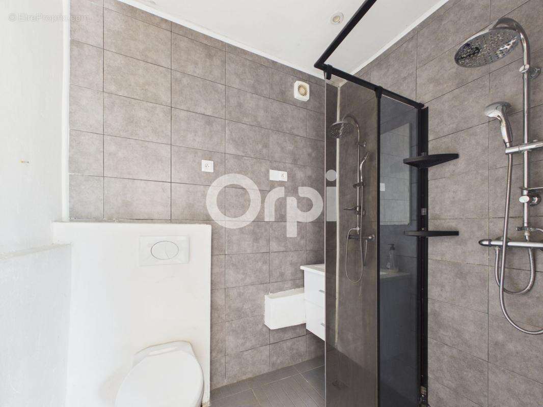 Opportunité à saisir ! appartement à rafraichir - t3 - jardin attenant + stationnement privatif + cave - photo 5