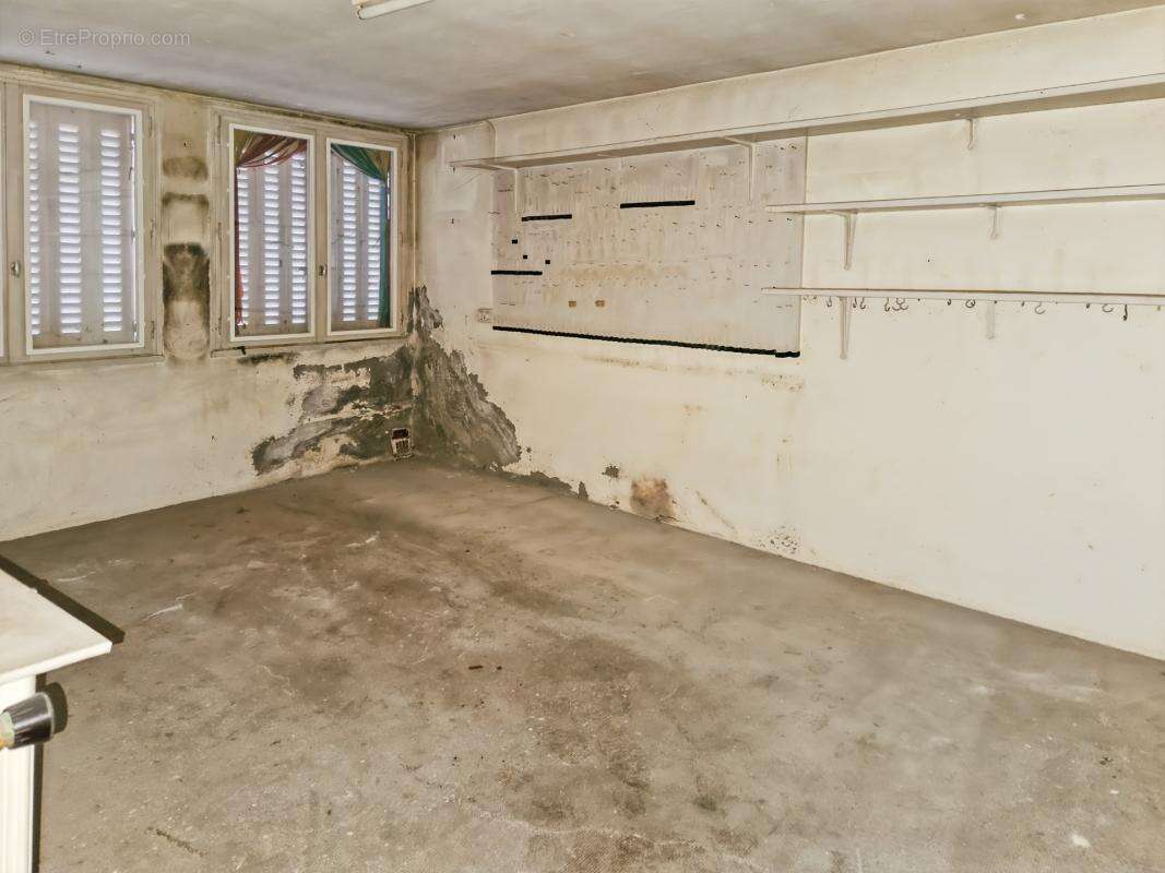 Maison à vendre 7 pièces - 180 m² - Extérieurs - 2 garages à VERTAIZON (63) - photo 20