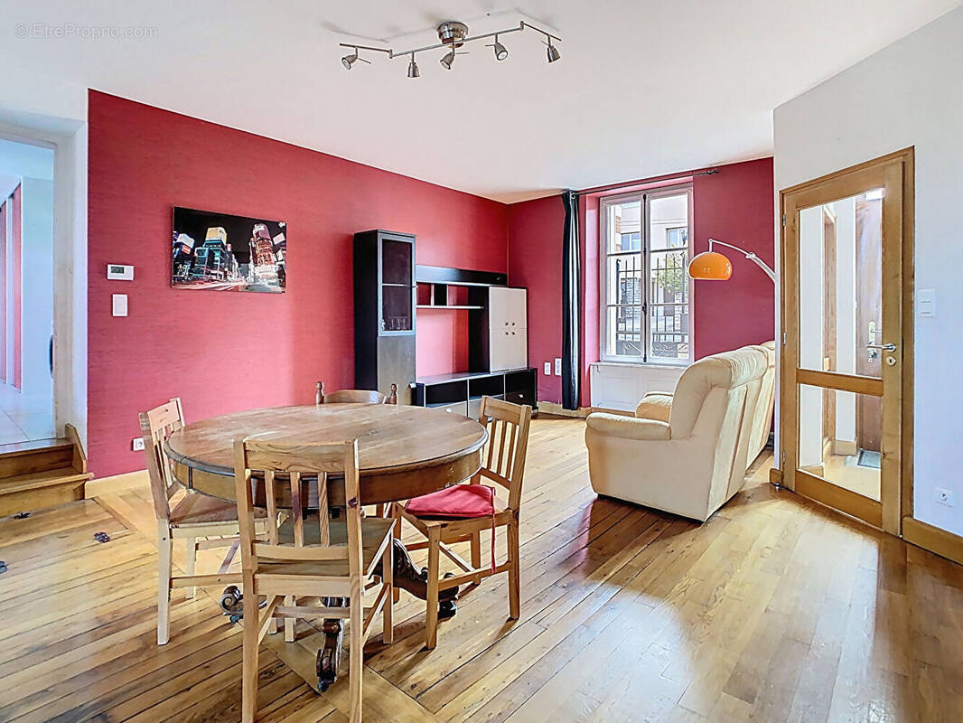 Maison à NEUFCHATEAU