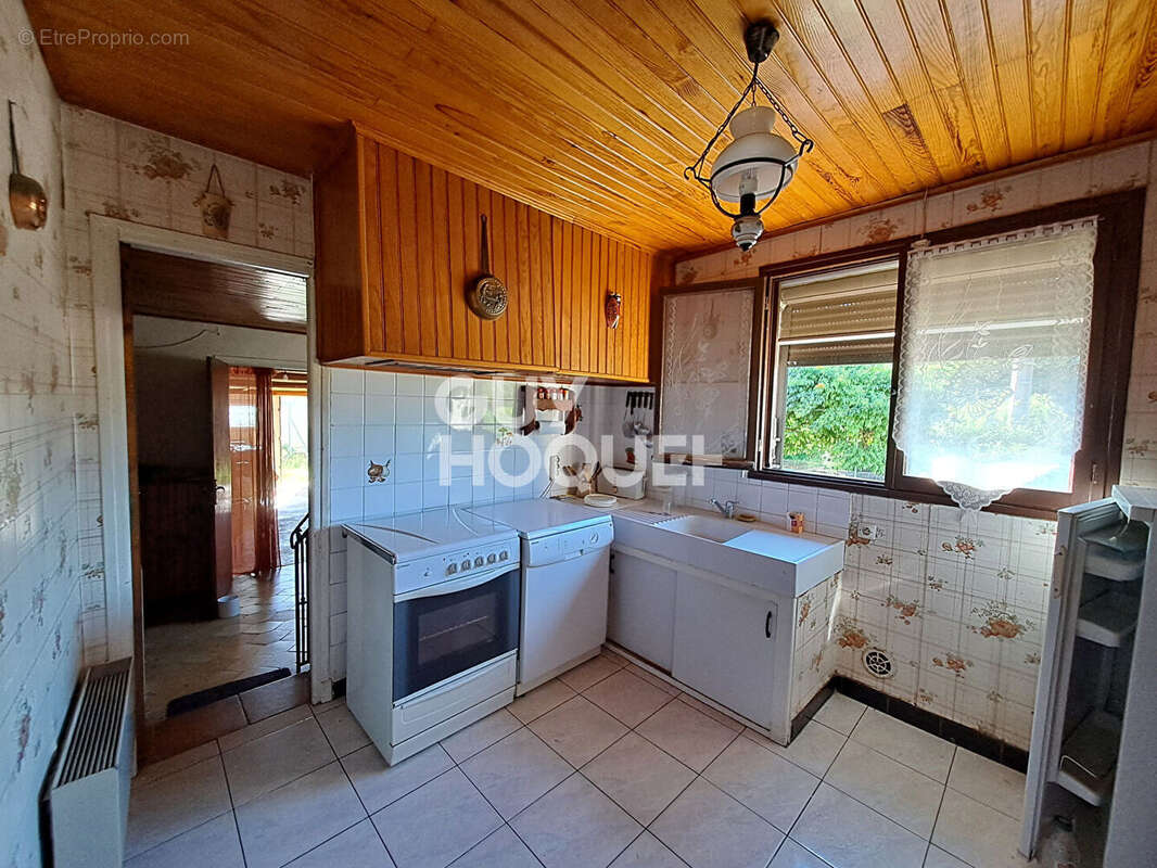 Maison à vendre à Laudun l'Ardoise - 4 pièces avec beau terrain - photo 3